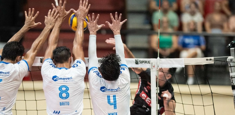 Ap&oacute;s jogo de tr&ecirc;s horas no Cau Hansen, Joinville perde para o Sesi Bauru no tie-break pela Superliga