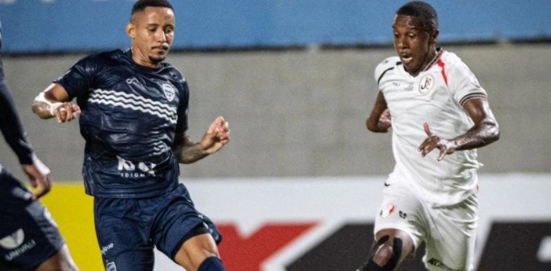 Em noite de pouca inspira&ccedil;&atilde;o, JEC perde para o Barra e fica na lanterna do Catarinense