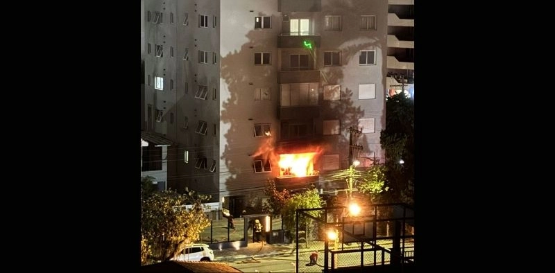 V&Iacute;DEO - Inc&ecirc;ndio em apartamento mobiliza equipes do Corpo de Bombeiros no Centro de Joinville