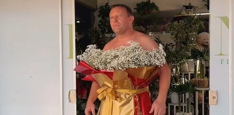 Floricultura em Mafra cria &ldquo;buqu&ecirc; humano&rdquo; para o Dia da Mulher e viraliza nas redes