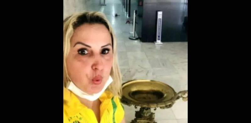 Moradora de Joinville condenada por atos de 8 de janeiro &eacute; deportada dos EUA e presa no Brasil