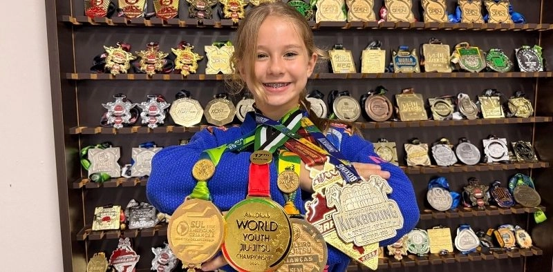De Joinville para o mundo: aos 10 anos, Sarah Posenatto acumula t&iacute;tulos e chama aten&ccedil;&atilde;o no cen&aacute;rio mundial de jiu-jitsu