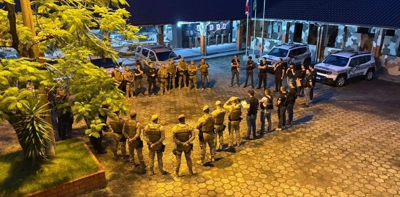For&ccedil;a-tarefa com 40 policiais realiza opera&ccedil;&atilde;o contra crime organizado em Araquari e Balne&aacute;rio Barra do Sul