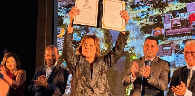 Rejane Gambin assume Prefeitura de Joinville e marca momento hist&oacute;rico na cidade