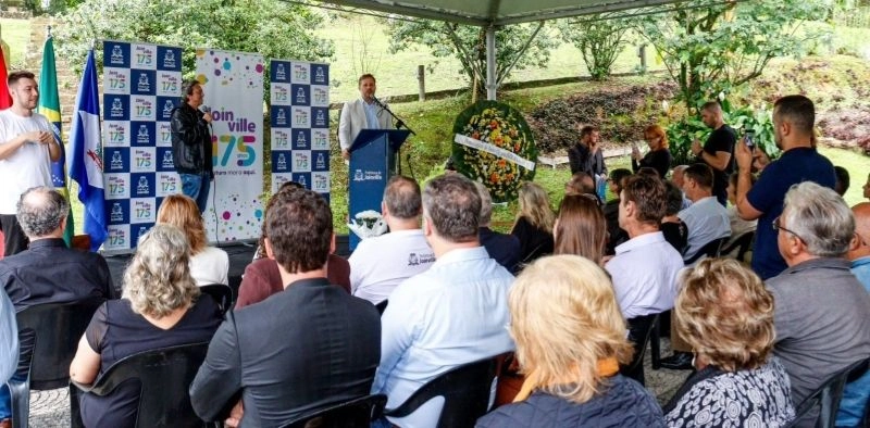 Joinville homenageia imigrantes e celebra 175 anos da cidade no Cemit&eacute;rio do Imigrante