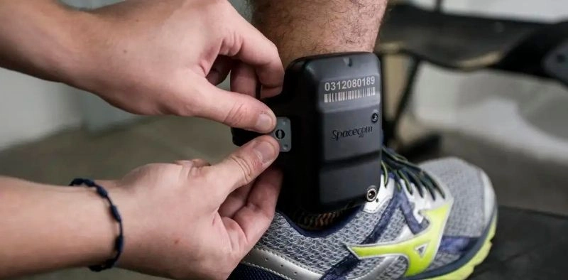 C&acirc;mara dos Deputados aprova tornozeleira eletr&ocirc;nica imediata para agressores de mulheres