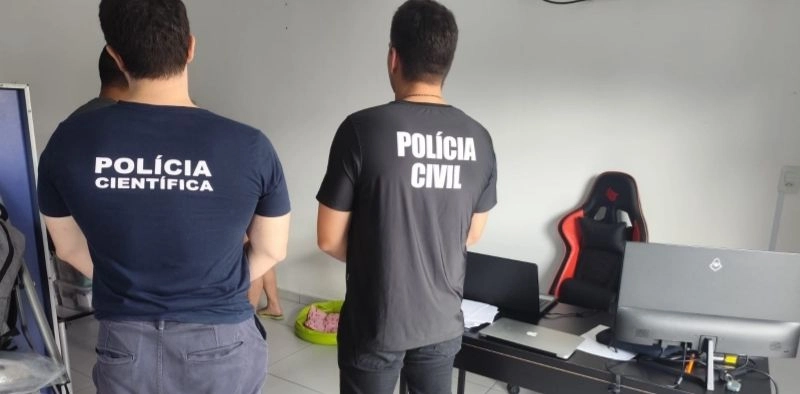 Homem &eacute; preso por armazenar conte&uacute;do de abuso infantil baixado em servidor de empresa em Joinville