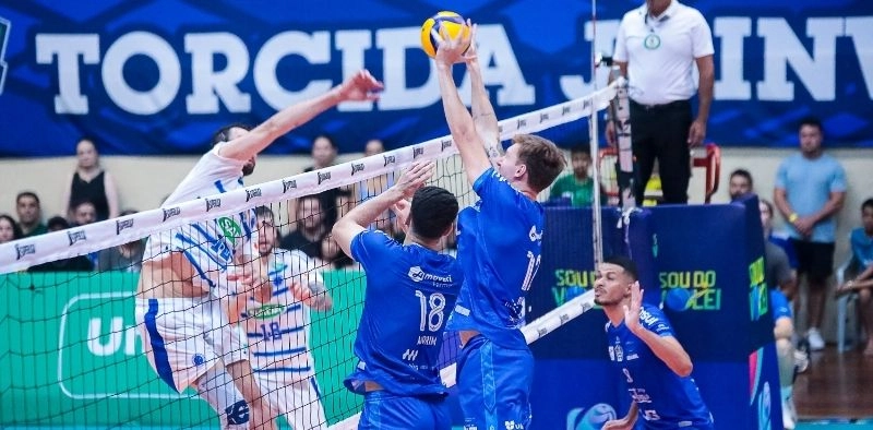 Joinville V&ocirc;lei perde para Sada Cruzeiro e decis&atilde;o da perman&ecirc;ncia na Superliga fica para a &uacute;ltima rodada