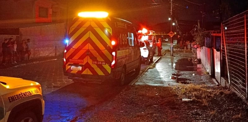 Homem &eacute; morto a tiros dentro de casa no bairro Itinga, em Araquari