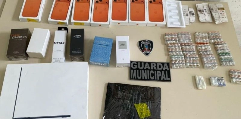 Em Joinville, homem &eacute; detido com mais de 100 canetas emagrecedoras e iPhones trazidos ilegalmente do Paraguai