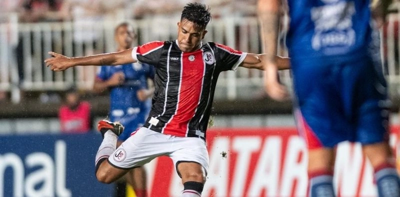 Em noite de protestos e confus&atilde;o, JEC leva virada dentro de casa para o Marc&iacute;lio Dias