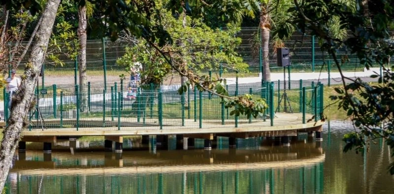 Parque Zoobot&acirc;nico de Joinville ganha deck panor&acirc;mico no lago para contempla&ccedil;&atilde;o da natureza