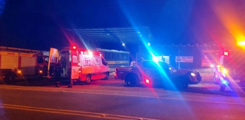 Borracheiro morre ao ser esmagado por &ocirc;nibus durante troca de pneu em Joinville