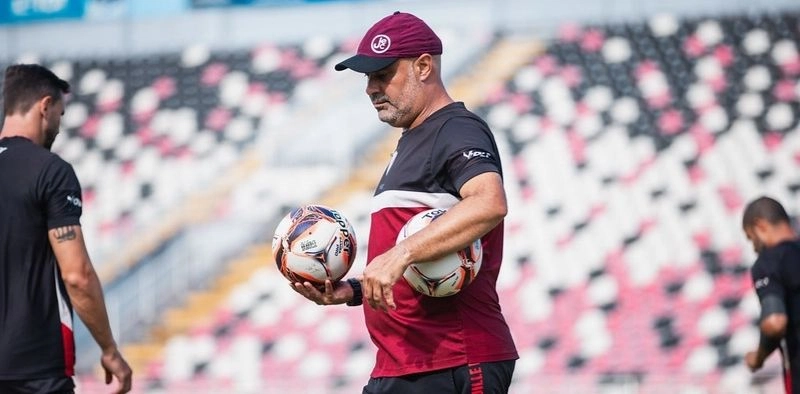 JEC chega a 10 jogos sem vit&oacute;ria e t&eacute;cnico aponta fator emocional como principal problema
