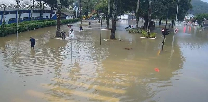 V&Iacute;DEO - Chuva intensa provoca alagamentos em diversos bairros de Joinville