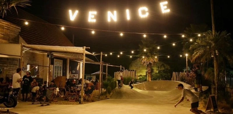 Bar com tem&aacute;tica surfista anuncia fechamento em Joinville
