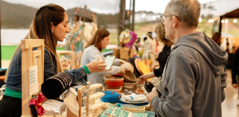 Cultura e divers&atilde;o na Pra&ccedil;a Cidade das &Aacute;guas, Fases e Faces no Shopping Mueller e descobrindo a Isl&acirc;ndia por Dinor&aacute; Allage