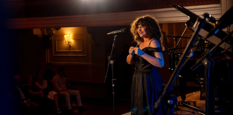 Mari&aacute; Mond: Lun&aacute;tica pela m&uacute;sica