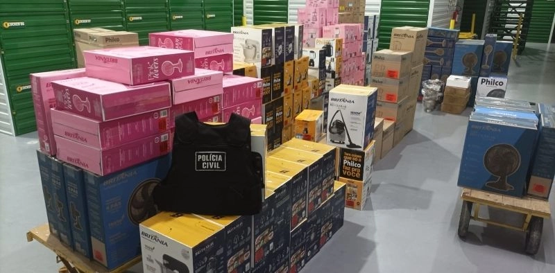 V&Iacute;DEO - Funcion&aacute;rio de empresa de eletrodom&eacute;sticos &eacute; preso ap&oacute;s furtar mais de mil produtos de f&aacute;brica em Joinville