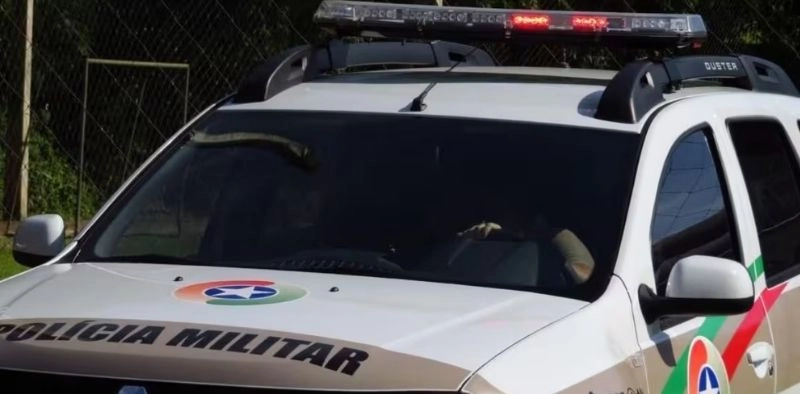 Morador atira em homem que estava tentando invadir im&oacute;vel, em Joinville