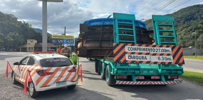 Escolta de carga de grandes dimens&otilde;es deve impactar o tr&acirc;nsito na SC-108 entre Guaramirim e Joinville