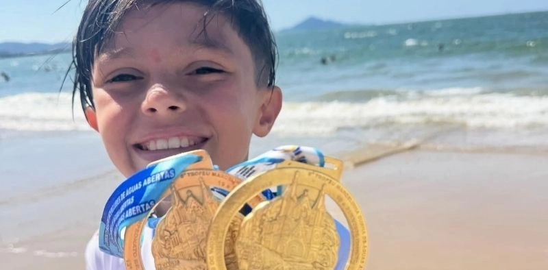 Jovem nadador de Joinville &eacute; campe&atilde;o brasileiro de &aacute;guas abertas pela nona vez em Itaja&iacute;