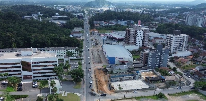 Rua Germano Wetzel ser&aacute; interditada para obras de duplica&ccedil;&atilde;o da avenida Santos Dumont, em Joinville