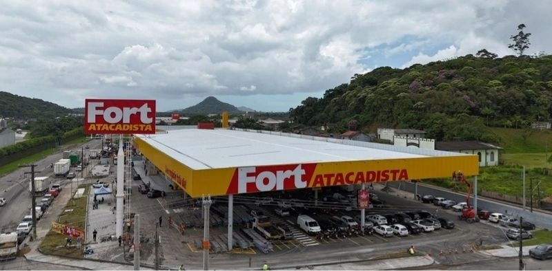 Supermercado realiza feir&atilde;o com 160 vagas em Joinville e regi&atilde;o