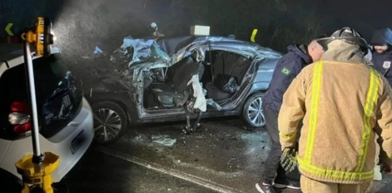 Mulher morre em  grave acidente com caminh&atilde;o na BR-280, em Corup&aacute;