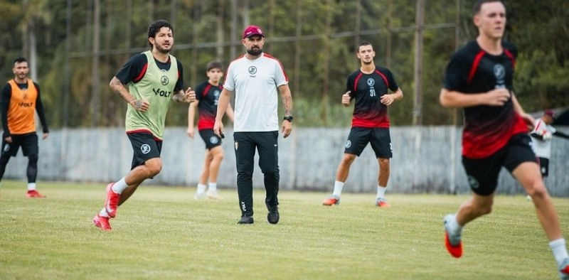 JEC 2026: quando o improviso vira projeto e o erro vira rotina