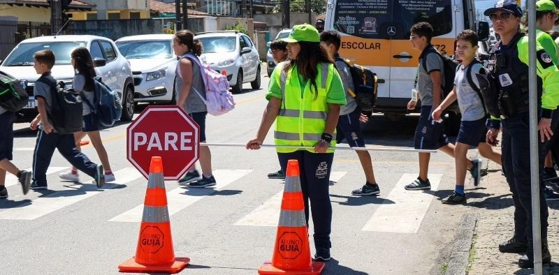 Ap&oacute;s 13 anos, projeto Aluno Guia volta &agrave;s escolas de Joinville