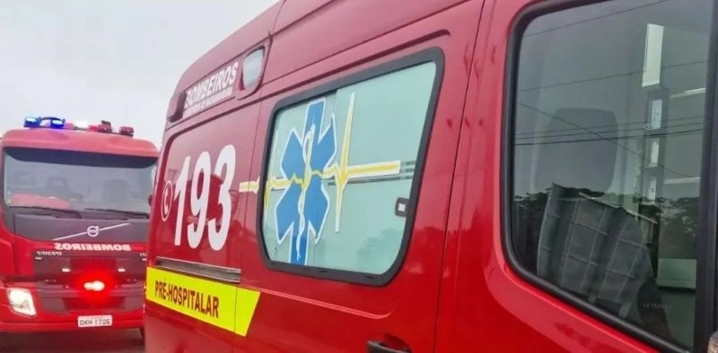 Motociclista de 21 anos morre ap&oacute;s colis&atilde;o com caminh&atilde;o na BR-101, em Joinville