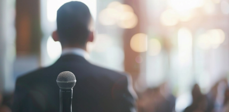 Lideran&ccedil;as como porta-vozes: como o discurso de CEOs e diretorias molda a reputa&ccedil;&atilde;o da empresa