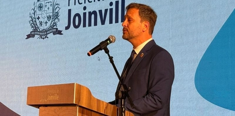 Adriano Silva deixa a Prefeitura de Joinville e anuncia novo teatro em &uacute;ltimo ato na Expoville