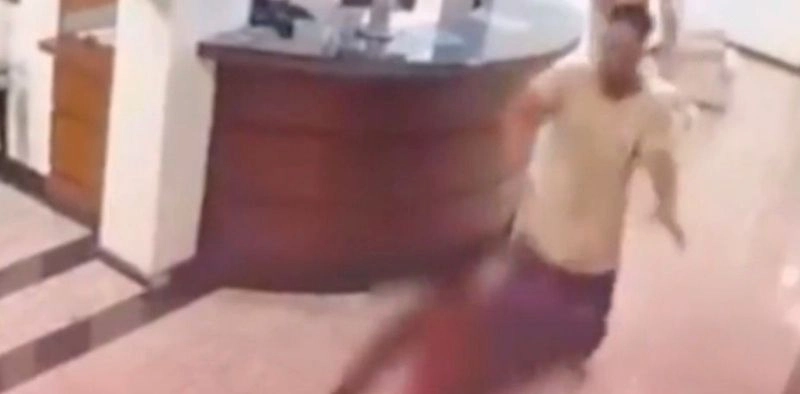 V&Iacute;DEO - C&acirc;meras de seguran&ccedil;a flagram agress&atilde;o de pintor de Joinville contra funcion&aacute;ria de hotel em Curitiba