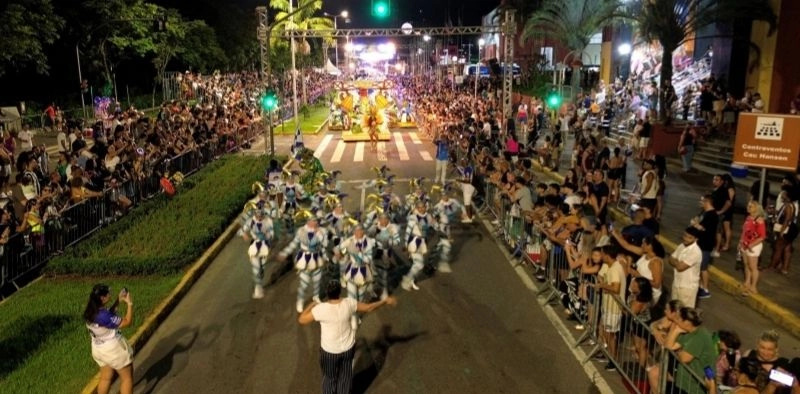 Carnaval de Joinville tem desfile das escolas de samba e encontro de blocos neste fim de semana