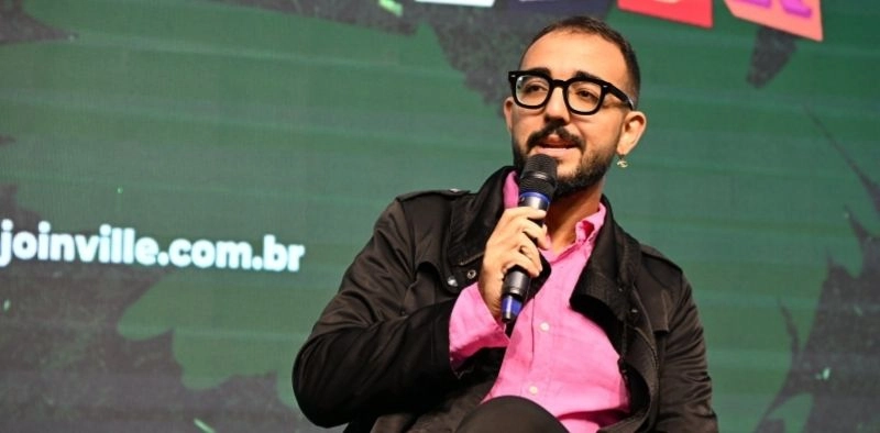 Escritor com adapta&ccedil;&atilde;o de sucesso na Netflix &eacute; destaque em a&ccedil;&atilde;o no Convescote de anivers&aacute;rio de Joinville