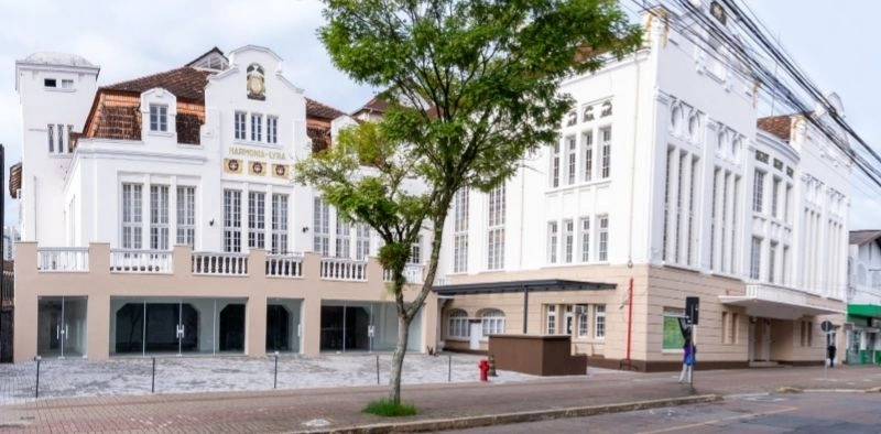 Pr&eacute;dio hist&oacute;rico da Harmonia-Lyra ganha ilumina&ccedil;&atilde;o e recebe concerto neste s&aacute;bado em Joinville