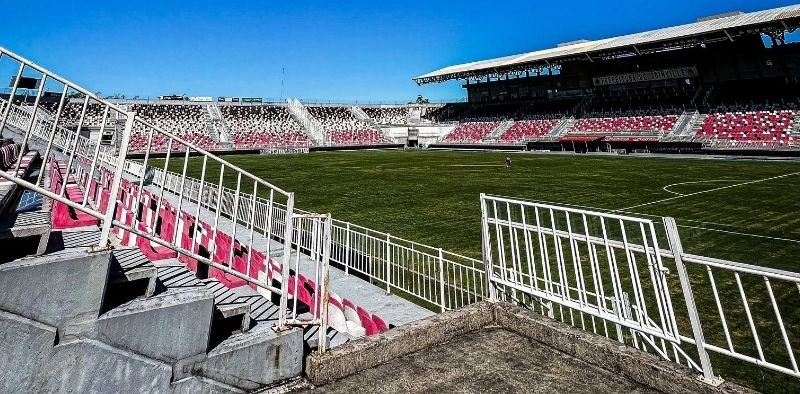 Com port&otilde;es fechados, JEC enfrenta o Carlos Renaux pelo quadrangular do rebaixamento