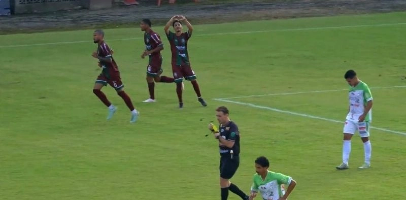 Fluminense vence o Jaragu&aacute; e se recupera na S&eacute;rie B do Catarinense