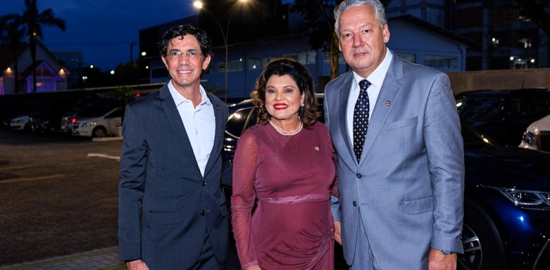 SC: o Norte encontra o Norte e retorno do Veleiro da Fam&iacute;lia Schurmann a Itaja&iacute;