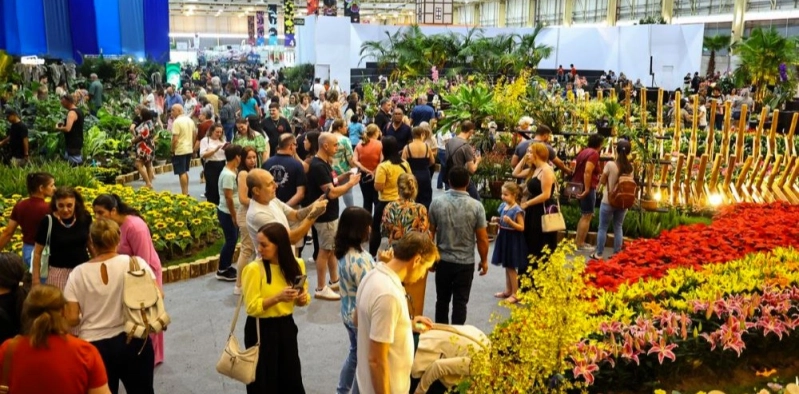 Festa das Flores, inaugura&ccedil;&atilde;o do showroom Evolution Fitness e mostra da artista qu&acirc;ntica Elizabethe Biscarra