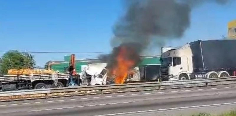 Grave acidente deixa tr&ecirc;s mortos e ve&iacute;culos irreconhec&iacute;veis&nbsp;