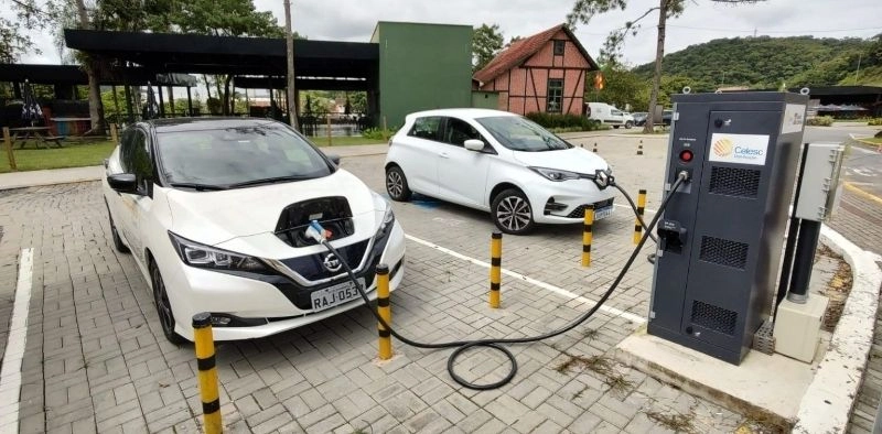 Joinville discute regras para instala&ccedil;&atilde;o de carregadores de carros el&eacute;tricos em pr&eacute;dios residenciais