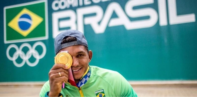 Pentacampe&atilde;o ol&iacute;mpico Isaquias Queiroz participa de inaugura&ccedil;&atilde;o de marca de equipamentos fitness em Joinville