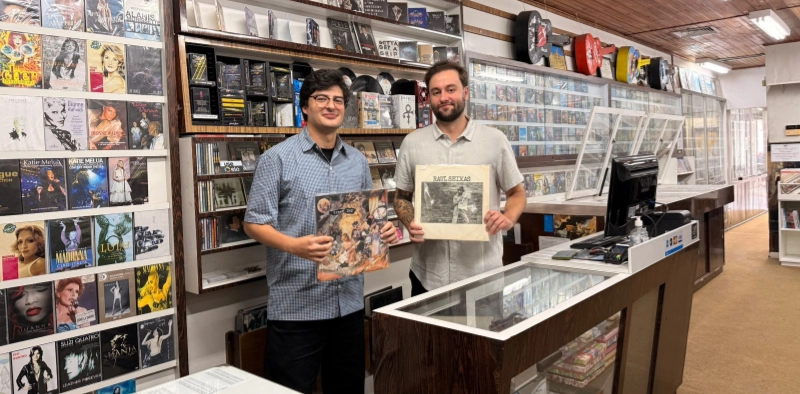 Unidos pela m&uacute;sica, amigos assumem a Discol&acirc;ndia ap&oacute;s 57 anos de hist&oacute;ria