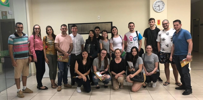 Acad&ecirc;micos da Faculdade Senac visitam a Acic