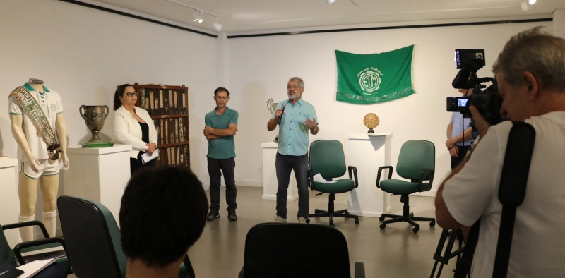 Acic homenageia a lend&aacute;ria trajet&oacute;ria do Clube Metropol