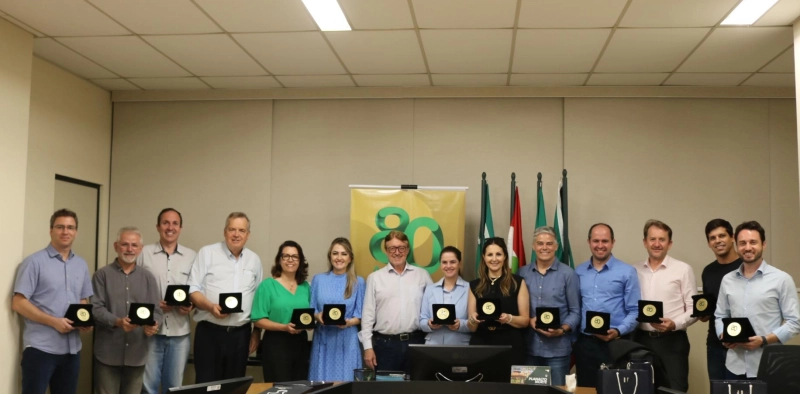 Acic homenageia diretores por sua atua&ccedil;&atilde;o e contribui&ccedil;&atilde;o