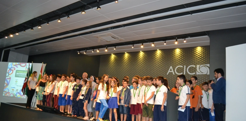 ACIC premia os campe&otilde;es de matem&aacute;tica